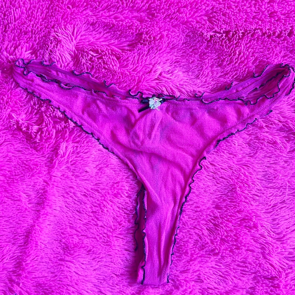 Vintage Victoria’s Secret thong (y2k) pink mesh